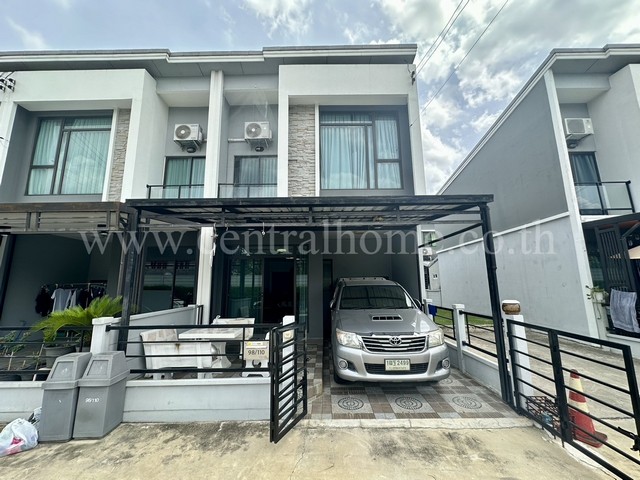 รหัสทรัพย์  5122ทาวน์โฮม พลีโน่ ปิ่นเกล้า-จรัญฯ หน้าบ้านไม่ชนใคร หลังมุม ถูกที่สุดที่ตั้ง :  ถนนบางกรวย-จงถนอม ตำบลวัดชลอ อำเภอบางกรวย จังหวัดนนทบุรี 11130รายละเอียดทรัพย์ - พัฒนาโครงการ โดย บริษัท เอพี (ไทยแลนด์) จำกัด (มหาชน) - ทาวน์โฮม 2 ชั้น บ้านหลังมุม หน้าบ้านไม่ชนกับใคร - ขนาดเนื้อที่ 18.3 ตารางวา, พื้นที่ใช้สอย 110 ตารางเมตร- 3 ห้องนอน, 2 ห้องน้ำ, 1 ห