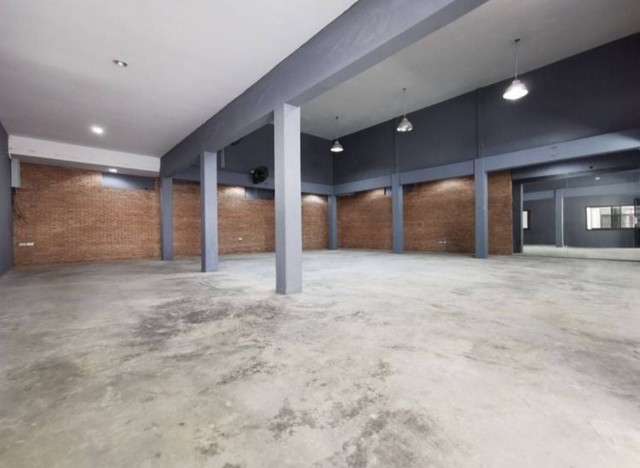 ให้เช่า บ้านซอยลาดพร้าว 160 ตรว. ใกล้ MRTลาดพร้าว  ทำเป็นออฟฟิศได้ มีที่จอดรถได้หลายคัน