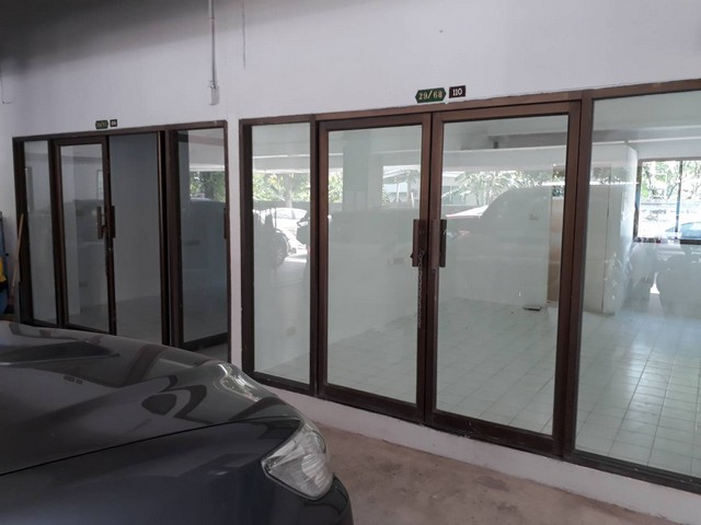 ห้องเก็บของให้เช่า ขนาดเล็ก โชคชัย4 ซอย39 แยก 4 (ซอยเจ้าแม่กวนอิม) หรือ ซ.ลาดพร้าววังหิน 30 ใกล้กองปราบฯโชคชัย4, รพ.เปาโลโชคชัย  ขนาด 21 ตรม. โทร 02-512-5909, 084-543-4833 ค่าเช่า                      4,500    บาท/เดือนสัญญาเช่า1-3ปีสูง3เมตรขนาดพื้นที่ให้เช่า21ตารางเมตรค่าเช่า และค่าใช้จ่ายอื่นๆ อาจมีการปรับกรุณาโทรสอบถามเพื่อความถูกต้องสนใจเข้าชมโกดังให้เช่ากรุณานัดหมายล่วงหน้า 1 วัน เพื่ออำนวยควา