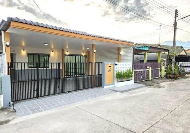 TEL :088-559 5199 คุณเอLine: https://line.me/ti/p/C0eGe0whLXเปิดจองบ้านแฝดชั้นเดียว ใจกลางศรีราชาหมู่บ้านอำนวยพร 1 ชากค้อ-หนองขามราคา 2,090,000.-บาทฟรีโอน ฟรีจดจำนองบ้านรีโนเวทใหม่ใกล้ตลาด BIG Marketพื้นที่ 35 ตรว 3 ห้องนอน 1 ห้องน้ำ 1 ห้องครัว จอดรถได้ 2คันT : A7                           