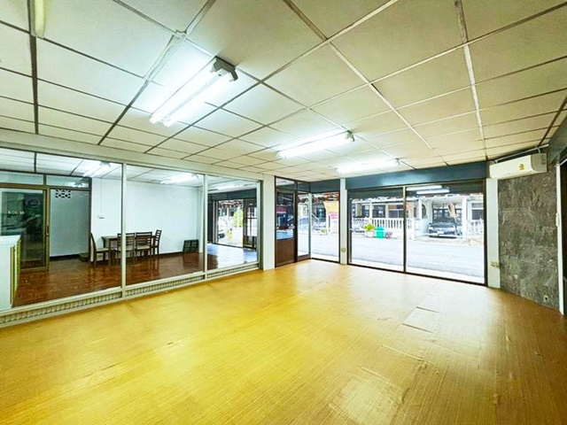 BTSคปอ ใกล้สนามบินดอนเมือง ถูกที่สุดในโลก 5แอร์ ถ.วิภาวดีรังสิต31-39 cloud kitchen เฟอร์ เตียงครบ หลักหก หลังมุม 40 ตร.ว. 3-4นอน 2น้ำ