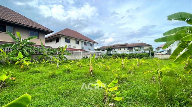 ขายที่ดินเปล่าในโครงการเวิลด์คลับแลนด์ เชียงใหม่ รูปแปลงสวย ขนาด 157.5 ตร.ว. หน้ากว้างประมาณ 17x36 เมตร เหมาะสำหรับสร้างบ้านพักอาศัย ทำเลดี ใกล้ Meritton British International School เพียง 1 กิโลเมตร กาดฝรั่งวิลเลจ 5.4 กิโลเมตร และโรงเรียนนานาชาติลานนา 7.4 กิโลเมตรขาย 4,882,500 บาท(รหัสทรัพย์ L-660826-0001)Contact Us+66 (0)88 268 2000info@acuterealtyconsultant.comLine Official : http://lin.ee/N9TaR0qAdd friend : acuterealtychiangmaihttps://www.acr-partner.com