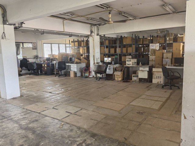 ขายตึกขายอาคารโรงงานการ์เม้นท์ 7 ชั้น เนื้อที่ 200 ตร.ว พื้นที่ใช้สอย 3,248  ตร.ม ไฟฟ้า 500 KVA ถนนเพชรเกษม