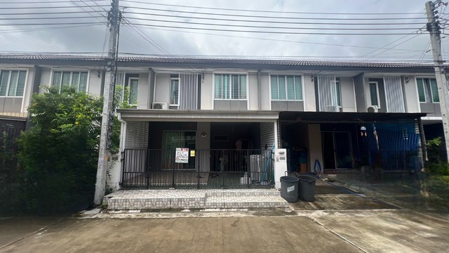 รหัสทรัพย์  5551 ทาวน์เฮ้าส์ พฤกษาวิลล์ 62/1 นิมิตรใหม่ ที่ตั้ง : ถนนนิมิตรใหม่ ตำบลทรายกองดิน อำเภอคลองสามวา กรุงเทพฯ 10510รายละเอียดทรัพย์-  2 ชั้น, ขนาดพื้นที่ 18.6 ตารางวา, พื้นที่ใช้สอยประมาณ 98 ตารางเมตร- 3 ห้องนอน, 2 ห้องน้ำ, 1 ห้องนั่งเล่น, 1 ห้องครัวบิวท์อิน- พื้นล่างกระเบื้อง พื้นบนปาร์เก้ แทงค์น้ำ, ปั้มน้ำ, แอร์ 2 เครื่อง- หน้าบ้านหันทิศเหนือ, ต