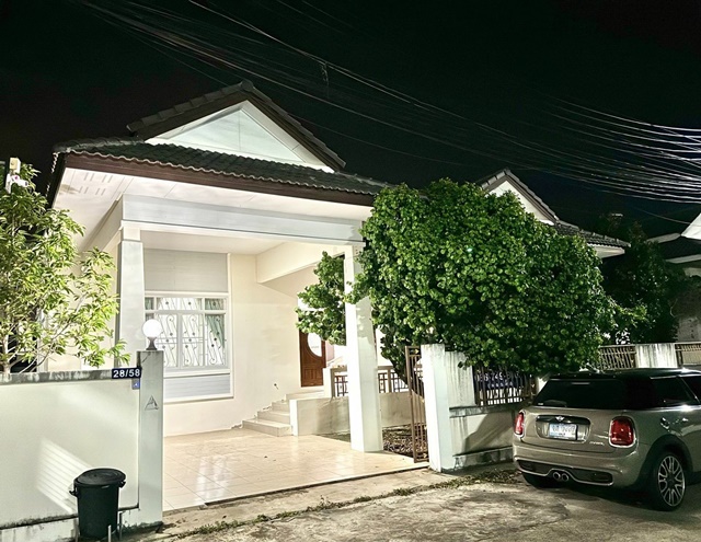 หาดสวนสน ทะเล400 ม.ให้เช่าบ้าน 2 ชั้น 95ตรว. 3นอน 3น้ำ 24,999B-M 4แอร์ทั้งหลัง หาดเทียนทะเล ตลาดโสภณสัตหีบ1.1 กม.SuanSon Beach 400m. from the sea Sophon Sattahip Market 1.1km. House for rent 2Storeys 95sq.w. 3bed 3bath 24,999B-M 4a/c ThianTalay Beachอ่าวนาวิกโยธิน หาดเตยงามตำบล สัตหีบ อำเภอสัตหีบ ชลบุรี 20180 เฟอร์นิเจอร์ครบ อุปกรณ์ครบครันเหมือนบ้านเราเอง-แอร์ทั้งหลัง -ห้องรับแขกโถงกว้างขวาง-3ห้องนอน-3 ห้องน้ำ-มีโรงจอดรถ1คัน-มีห้องครัว-มีอุปกรณ์เตาปิ้งย่างครบก�