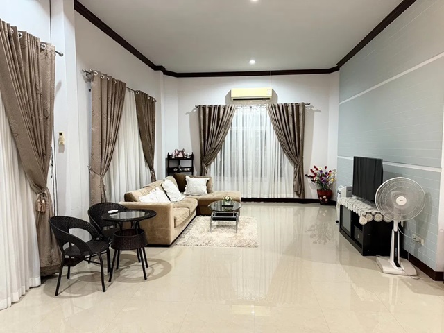 ให้เช่าบ้าน 2 ชั้น 95ตรว. หาดสวนสน ทะเล400 ม. ตลาดโสภณสัตหีบ1.1 กม.3นอน 3น้ำ 4แอร์ทั้งหลัง หาดเทียนทะเล