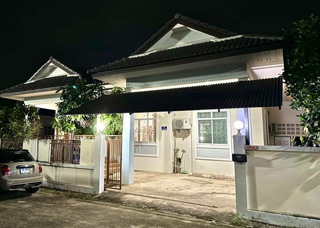 ให้เช่าบ้าน 2 ชั้น 96ตรว.ตลาดโสภณสัตหีบ1.1 กม.หาดสวนสน ทะเล400 ม. 3นอน 3น้ำ 24,998B-M 4แอร์ทั้งหลัง หาดเทียนทะเล Sophon Sattahip Market 1.1km. House for rent 2Storeys 96sq.w. SuanSon Beach 400m. from the sea 3bed 3bath 24,998B-M 4a/c ThianTalay Beachอ่าวนาวิกโยธิน หาดเตยงามตำบล สัตหีบ อำเภอสัตหีบ ชลบุรี 20180 เฟอร์นิเจอร์ครบอุปกรณ์ครบครันเหมือนบ้านเราเอง-แอร์ทั้งหลัง -ห้องรับแขกโถงกว้างขวาง-3ห้องนอน-3 ห้องน้ำ-มีโรงจอดรถ1คัน-มีห้องครัว-มีอุปกรณ์เตาปิ้งย่างครบกว