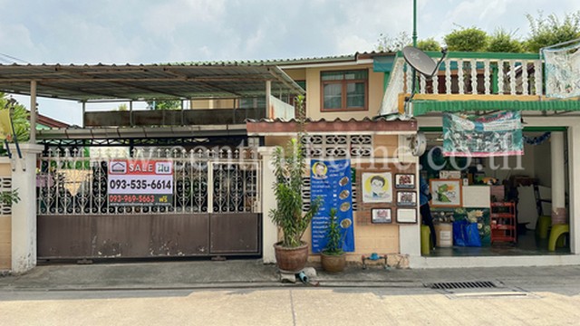 รหัสทรัพย์  5132บ้านเดี่ยว พร้อมที่ดิน หมู่บ้าน จรรยานิเวศน์ ซ.แจ้งวัฒนะ-ปากเกร็ด 35 ถนนเมน ห่างจากถนนแจ้งวัฒนะ เพียง 230 เมตรที่ตั้ง ถนนแจ้งวัฒนะ ตำบลปากเกร็ด อำเภอปากเกร็ด จังหวัดนนทบุรี 11120รายละเอียดทรัพย์  - บ้านเดี่ยว 2 ชั้น ขนาดพื้นที่ 60 ตารางวา พื้นที่ใช้สอย 400 ตารางเมตร- 5 ห้องนอน, 1 ห้องรับแขก, 2 ห้องน้ำ, 4 ที่จอดรถ- แอร์ 3 เครื่อง- หน้าบ้านหันไป