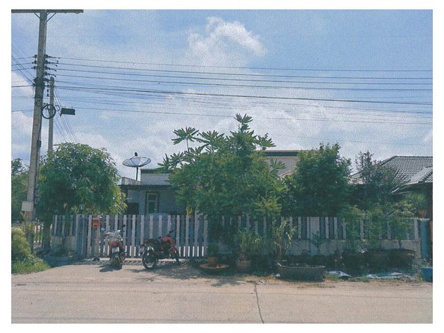   Code ID : PGSKA620018  ราคา 2,700,000  บาท ▸ เนื้อที่  75 ตร.ว  พื้นที่ใช้สอย 124.2 ตร.ม.  * 3 ห้องนอน 2 ห้องน้ำ   * 1 ที่จอดรถ   บ้านหันไปทางทิศตะวันตกเฉียงใต้  พิกัดทรัพย์ : https://maps.app.goo.gl/FYnkSYtnkY4aDpKw5  สถานที่ใกล้เคียง ▸ใกล้  โรงพยาบาลปาดังเบซาร์ ▸ใกล้  สถานีรถไฟปาดังเบซาร์ ▸ใกล้  ตลาดสดเทศบาลเมืองปาดังเบซาร์  สอบถามเพิ่มเติม / นัดชม โทร. 097-419-5982(พลอย) โทร. 096-932-4624(ออมสิน) Line : @panaya (มี@ด้านหน้า)  ปรึกษาสินเชื่อฟรี One Stop Service ดูแ�