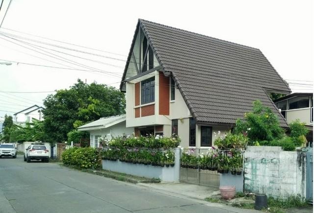 HRE375 ให้เช่าบ้านเดี่ยว2ชั้น นวมินทร์81 หลังใหญ่ พื้นที่ 107 ตรว. เหมาะทำออฟฟิศ ใกล้เดอะมอลล์บางกะปิติดต่อ : - คุณสราวุฒิ Tel. 0994108945   Line : ballwuth  บ้านเดี่ยว 2ชั้น นวมินทร์81 เนื้อที่ 107 ตารางวา พื้นที่ใช้สอยประมาณ 400 ตารางเมตร เหมาะทำออฟฟิศและอยู่อาศัย5 ห้องนอน3 ห้องน้ำที่จอดรถ 6 คันเข้าจากถนนนวมินทร์ 150เมตรใกล้เดอะมอลล์บางกะปิ โรงเรียนหลายแห่ง บิ๊กซี แมกแวลู ราคาเช่า 45,000 บาท/เดือน (