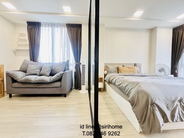 ขายคอนโด พลัมคอนโด สะพานใหม่ สเตชั่น PLUM CONDO SAPHANMAI STATION ชั้น 6 ห้องริม 32 ตรม. พร้อมอยู่ ใกล้BTS สะพานใหม่——VDO: https://youtu.be/ACnRG7LyS0Q——M-5941จุดเด่นพิเศษ– ขนาดห้อง 31.5 ตร.ม – 1 ห้องนอน 1 ห้องน้ำ ,1 ห้องครัว– ชั้น 6 อาคารสูง 8 ชั้น– ระเบียงทิศตะวันตก– 1 แอร์, ตู้เย็น, เครื่องซักผ้า, ไมโครเวฟ– เตียงที่นอน, ตู้เสื้อผ้า,  ตู้เก็บของ, ชั้นวางทีวี, โซฟา, ชุดโต๊ะทานข้าว, ชุดผ้าม่าน– ค่าส่วนกลาง 18,000.-/ปี จอดรถ 1 คัน–