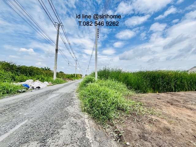 ขายที่ดิน คลองสอง คลองหลวง  285 ตารางวา ซอยบงกช 55 เพียง 5 กิโลเมตรถึงถนนรังสิต-นครนายก__VDO:https://youtu.be/S9R483oYwD4__รหัส M-5945-ขนาดที่ดิน 285 ตารางวา-รูปแปลงสี่เหลี่ยมผืนผ้า-หน้ากว้าง 20 เมตร X ลึก 57เมตร-ผังสีเหลือง เหมาะสร้างบ้านพักอาศัย-ถนนกว้าง 8เมตร __ที่ตั้งตำบล คลองสอง อำเภอคลองหลวง ปทุมธานี 12120Google Maps : https://maps.app.goo.gl/zBH2dDAsGmYkXmeg9__ขาย 2,500,000 บาท(ตารางวาละ 8,772 บาท)__สถานที่ใกล้เคียง–ใกล้ถนนรังสิต-นครนายก เ