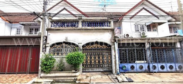 รหัสทรัพย์  : 5325ทาวน์เฮ้าส์ 2 ชั้น หมู่บ้านประชาสุขซิตี้ ประชาอุทิศ58/1 ที่ตั้ง : ถนนประชาอุทิศ แขวงทุ่งครุ เขตทุ่งครุ กรุงเทพมหานคร 10140รายละเอียดทรัพย์- บ้านทาวน์เฮ้าส์ 2 ชั้น  - ขนาดพื้นที่ 21 ตารางวา, พื้นที่ใช้สอย 95 ตารางเมตร - 3 ห้องนอน, 2  ห้องน้ำ, 1ห้องโถงใหญ่ 2 ที่จอดรถ - ขายตามสภาพบ้าน - ใกล้แหล่งซุเปปอร์ หาของกินสะดวกการเดินทาง :- บ้านตั้งอยู