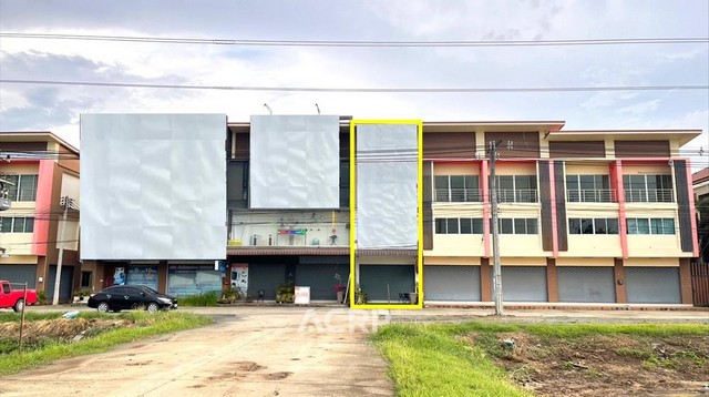 ขายอาคารพาณิชย์ติดถนนสายหลัก อ.สันกำแพง จ.เชียงใหม่ ขนาด 20 ตร.ว. 3 ชั้น 3 ห้องนอน 4 ห้องน้ำ ปัจจุบันทำเป็นสำนักงาน ขายพร้อมอุปกรณ์สำนักงานทุกอย่าง เครื่องปรับอากาศ, กล้องวงจรปิด ทำเลดี ใกล้เมือง เดินทางสะดวก เหมาะสำหรับทำสำนักงาน, โฮมออฟฟิศ, ค้าขาย หรือทำธุรกิจอื่นๆ ห่างจากแยกสันกลางเพียง 400 เมตร, แยกศรีบัวเงินพัฒนาเพียง 2.9 กิโลเมตรขาย 7,900,000 บาท(รหัสทรัพย์ ShHo-660720-0020)Conta