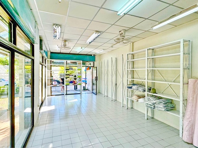 จดทะเบียนบริษัท MRTแจ้งวัฒนะ 1.5กม. นานาชาติฮาร์โรว์ ให้เช่าอาคารพาณิชย์ 3 ชั้น 22ตรว. 240ตรม. 3นอน 2น้ำ 2จอดรถ 2แอร์ หลักสี่