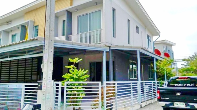 BTSแบริ่ง หัวมุม ให้เช่า ทาวน์เฮ้าส์ 2 ชั้น รร.นานาชาติไทย-สิงคโปร์ 1.5 กม. รร.เซนต์โยเซฟ บางนา 0.7 กม.สุขุมวิท 107 15,999 B-M 29ตรว. เดอะแจ๊ส Thai-Singapore Inter Sch 1.5km. St.Joseph Bangna Sch 0.7km. BTS Bearing corner for rent 2-story townhouse Sukhumvit107 15,999B-M 29sqwa.The Jazz.29 ตรว.3 นอน  2 น้ำ  3 แอร์  เครื่องทำน้ำอุ่น เตียงนอนพร้อมอยู่สถานที่ใกล้เคียงเข้า-ออกรถไฟฟ้า 2 ทางBTS แบริ่งMRT ศรีด่าน ( 1 กม.)MRT ศรีแบริ่ง ( 1.2 กม.)เดอะแจ๊ส ศรีนครินทร์ 1 กม.ฟู้ดแลนด์ศรีนครินทร์ 1 กม.โรบินส�