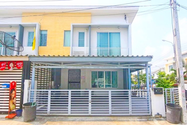  ให้เช่า ทาวน์เฮ้าส์ 2 ชั้น สุขุมวิท 107 รร.เซนต์โยเซฟ บางนา 0.7 กม. BTSแบริ่ง หัวมุม 15,998B-M 30ตรว. เดอะแจ๊ส รร.นานาชาติไทย-สิงคโปร์ 1.5 กม. St.Joseph Bangna Sch 0.7km. BTS Bearing corner for rent 2-story townhouse Sukhumvit107 15,998B-M 30sqwa.The Jazz. Thai-Singapore Inter Sch 1.5km.30 ตรว.3 นอน  2 น้ำ  3 แอร์  เครื่องทำน้ำอุ่น เตียงนอนพร้อมอยู่สถานที่ใกล้เคียงเข้า-ออกรถไฟฟ้า 2 ทางBTS แบริ่งMRT ศรีด่าน ( 1 กม.)MRT ศรีแบริ่ง ( 1.2 กม.)เดอะแจ๊ส ศรีนครินทร์ 1 กม.ฟู้ดแลนด์ศรีนครินทร์ 1 กม.โรบินส�