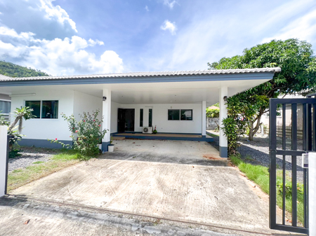 ขายบ้านเดี่ยว 2 นอน 2น้ำ 95ตร.ว. บ้านเดี่ยวหลังใหญ่ ต.แม่น้ำ ซอย 7ใกล้สนามกล๊อฟสันติบุรี มีพื้นที่ทำสระว่ายน้ำ