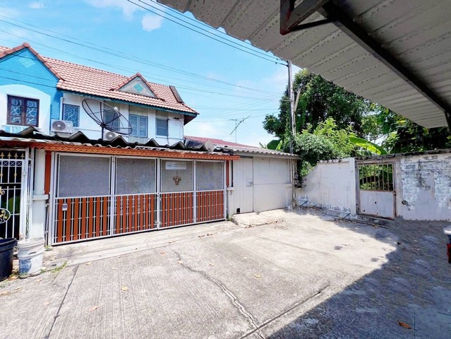 #ขายบ้านสวยถูกชลบุรีอมตะนคร????แฟมิลี่ปาร์ค นาป่า????​ 5​ ห้องนอน​  4​ ห้องน้ำ????บนเนื้อที่​ รวม​  47​   ตรว#ิ​บ้านหลังใหญ่ต่อเติม​ สุดคุ้ม​ พร้อมเข้าอยู่​ บ้านหัวมุม​‼️ ขายถูกมาก????เพียง​ 2.xxx​ ล​ต้นๆเท่านั้น​✴️ค่า​ธรรมเนียม​โอน​ 50/50ฟรีแอร์​ 2​ ตัวฟรียื่นกู้สนใจติดต่อ/นัดชม☎️081-459-0982​   ลฎา☎️098-9955449​????หรือกดเลยลิงค์ไลน์​????​ http://line.me/ti/p/~ladapa23เพจ:บ้า​นดี​บ้าน​สวย​ชลบุรีเพจขายบ้านชลบ