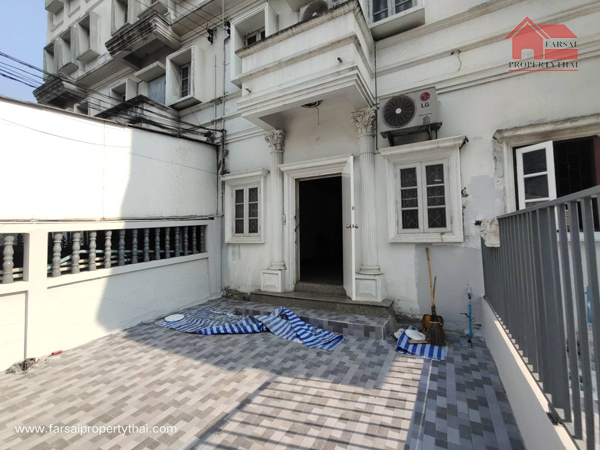 ให้เช่าทาวน์เฮ้าส์ 4ชั้นเนื้อที่ 22วา5ห้องนอน 4ห้องน้ำ แอร์ 5เครื่อง ถนนศรีนครินทร์ เดินสถานีรถไฟฟ้า BTS ศรีนครินทร์38 ราคาเช่า 25,000 บ/ด