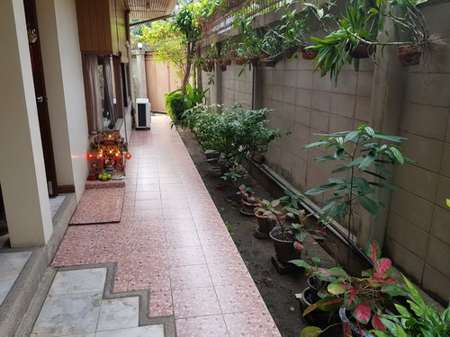 ที่ดิน+ปลูกสร้าง เนื้อที่ 99 ตรว.ซ.น้อมจิตร แขวงสี่พระยา เขตบางรัก กทม.