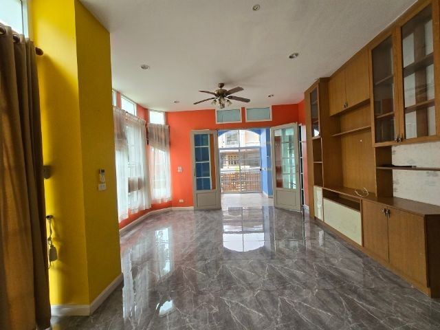 EPL-BR1197 ให้เช่าอาคารสำนักงาน 3ชั้น สุขุมวิท บางนา ลาซาล เนื้อที่ 400 ตารางวา พื้นที่ใช้สอยประมาณ 1,107 ตารางเมตร แอร์ 25 เครื่อง