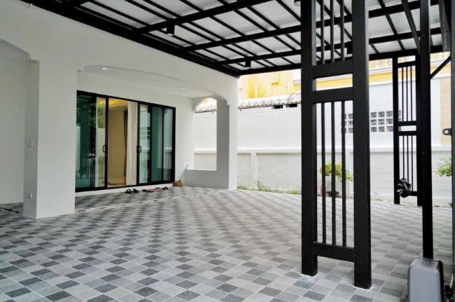 ขายบ้านเดี่ยว หมู่บ้านมาสเตอร์ รอยัล สวนหลวง ร.9 เนื้อที่ 70 ตรว. 5 นอน 3 น้ำ