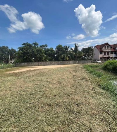 ติดต่อ หลิน 088 598 6998 Line ID: positive.agตัดใจขาย 3.19 ล้าน ฟรีโอน ที่ดินใกล้เซ็นทรัลไม่ถึง 2 กม.ขับรถ ใกล้เมือง วงแหวนรอบสอง (แยกแม่คาว) เดินทางสะดวก - 1.5 km เซนทรัล เฟสติวัล- 750 m กาดสามแยก- 1.7 km ม.พายัพ.พื้นที่ 145 ตร.ว.(ตร.ว.ละ 22,000)แปลงอื่นขาย 28,000-30,000.-ถมผ่านหน้าฝนมา 2 ปีแล้ว แน่นๆ เตรียมสร้างบ้านหรืออาคารอื่นๆ ได้เลย-ที่ดินอยู่ในผังสีแดง สามารถสร้างที่อยู่อาศัย หรืออาคารทางพาณิชกรรมก็ได้-เหมาะ