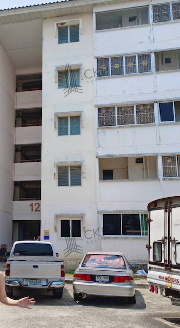 ขายด่วน ห้องเอื้ออาทรท่าตำหนัก 1 แถมเครื่องปรับอากาศมิตซู ใกล้โลตัสนครชัยศรี แค่ 5 นาที เดินทางง่าย ต.ท่าตำหนัก อ.นครชัยศรี นครปฐม ติดต่อสอบถามได้ค่ะรายละเอียด (Description)- ขนาด 31.86 ตร.ม.- อยู่ชั้นที่ 3 อาคาร 12- ห้องสตูดิโอ 1 ห้องน้ำ- เครื่องปรับอากาศ 1 เครื่องการเดินทาง- ถนนเพชรเกษม  500 เมตร- ถนนหมายเลข 1037  900 เมตร- ถนนบรมราชชนนี  2.4 กิโลเมตร- ถนนหมายเลข 3235  3.2 กิโลเมตร- ถนนธรรมสพน์  3.8 ก