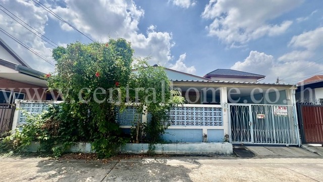 รหัสทรัพย์ : N0014บ้านเดี่ยว เสนานิเวศน์ 2 เกษตร-นวมินทร์ ที่ตั้ง : ซอยประเสริฐมนูกิจ 27 แขวง จรเข้บัว เขต บางกะปิ กรุงเทพฯ 10230รายละเอียดทรัพย์ :- บ้านเดี่ยว 1 ชั้น เนื้อที่ 42 ตร.ว. - พื้นที่ใช้สอย 100 ตร.ม.- 3 ห้องนอน 2 ห้องน้ำ 1 ห้องครัว- จอดรถ 1 คัน หน้าบ้านหันทิศตะวันออกสถานที่ใกล้เคียง :- ศูนย์การค้านวมินทร์ ซิตี้ อเวนิว, ห้างสรรพเซ็นทรัลเฟสติวัล อีสต์วิลล์- ร.ร.สตร