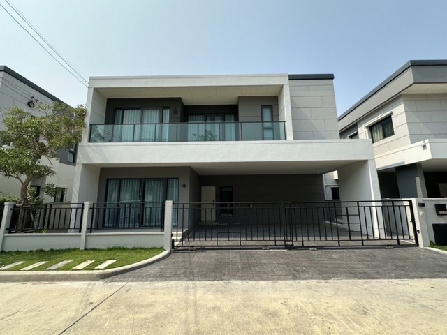 ให้เช่าบ้านเดี่ยวโครงการ เศรษฐสิริ กรุงเทพกรีฑา 2   ขนาด 70  ตรว. 4 นอน 5 น้ำ ทำเลดี ใกล้ Mega Bangna■ ทำเลที่ตั้ง :  ซอย ประชาร่วมใจ รามคำแหง 68 ถนน หัวหมาก แขวง หัวหมาก เขต บางกะปิ กรุงเทพมหานคร 10240■ รายละเอียด :-    บ้านเดี่ยว  2 ชั้น-    ขนาดที่ดิน 70  ตรว. ขนาดพื้นที่ใช้สอย  230 ตรม.-    4 ห้องนอน  5 ห้องน้ำ  1 ห้องพักผ่อน-    1 ห้องแม่บ้าน  1 ห้องครัว-  ที่จอดรถ 3  คัน■ การตกแต่งและต่อเติมบ้าน- ให้เฟอร์น�