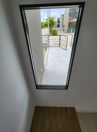 ให้เช่าและขาย Pleno Town ลำลูกกาคลอง 5 แปลงมุมติดถนนเมน)  ขนาดพื้นที่ 18.5 ตร.ว. 3 นอน 2 น้ำ จอดรถ 2 คัน