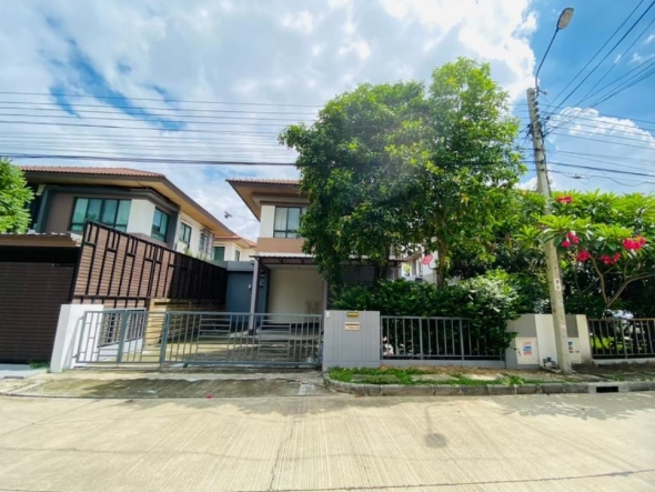 ให้เช่าบ้านแฝด พร้อมพัฒน์ไพร์ม ซาฟารีเวิลดิ์ ซอยหทัยราษฎร์ 39