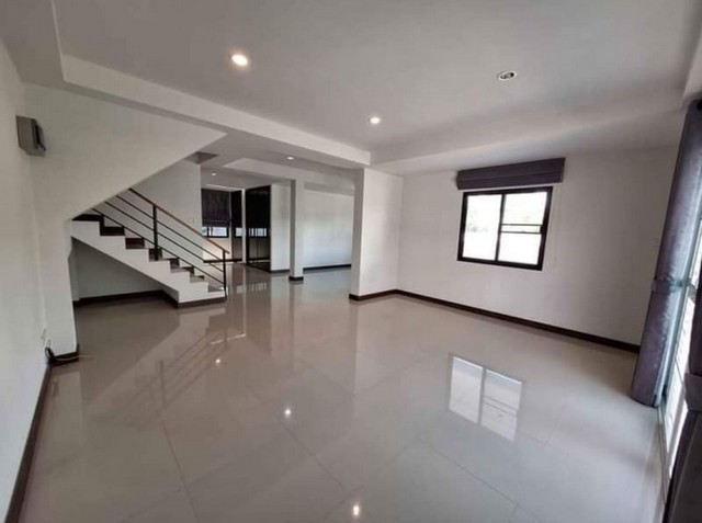 ให้เช่าบ้านสวย ทำเลดี หน้าบ้านไม่ติดใคร น้ำแพร่ หางดง