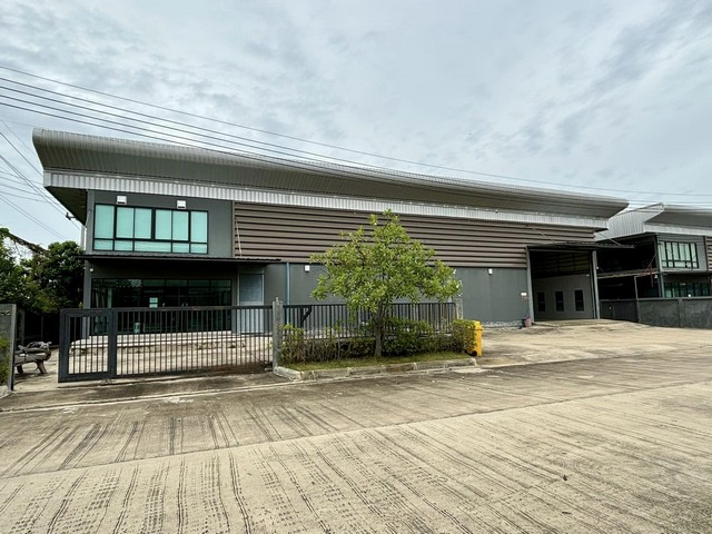 BS1444ให้เช่าโกดังขนาด 753 ตรม.ย่านบางนา เทพารักษ์ กม. 25 เหมาะทำคลังสินค้า ใกล้ทางด่วนรหัสประกาศ BS1444ราคาเช่า 90,000 บาท / เดือนติดต่อ : คุณพร 0938091444 (เบอร์นี้แอดไลน์ได้คะ),โทร 0939833259ID Line : henghengpaulaหรือAdd Line : https://line.me/ti/p/OJD66Ug_1Oโกดังให้เช่า บางนา เทพารักษ์ กม.25 ที่ดิน 282 ตารางวาขนาด 18 x 30 เมตร สูง 8 เมตร รวมพื้นที่ 753 ตารางเมตรประตูไฟฟ้าออฟฟิศ 2 ชั้นพื้นรับน้ำหนักได้ 3 ตัน/ตรม.เข้าออกสะดวกรปภ. 24 ชม.ทำเลดี น้