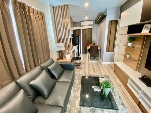 TEL :088-559 5199 คุณเอLine: https://line.me/ti/p/C0eGe0whLXให้เช่า พลัสคอนโด อัสสัมชัญ ศรีราชาใจกลางเมืองศรีราชา ใกล้โรงเรียนอัสสัมชัญ ศรีราชาเช่า 10,000 บาท / เดือนชั้น17 หัวมุม  วิวภูเขามองเห็นทะเล ไม่มีตึกบัง ขนาดห้อง 33 ตรม.  1 ห้องนอน 1ห้องน้ำ เฟอร์นิเจอร์ภายในห้อง- เตียงพร้อมที่นอนขนาด 5 ฟุต / ตู้เสื้อผ้า / โซฟา- โต๊ะทำงานพร้อมเก้าอี้ / โต๊ะเครื่องแป้ง / โต๊ะทานข้าวพร้อมเก้าอี้ / โต๊ะกลางเครื่องใช้