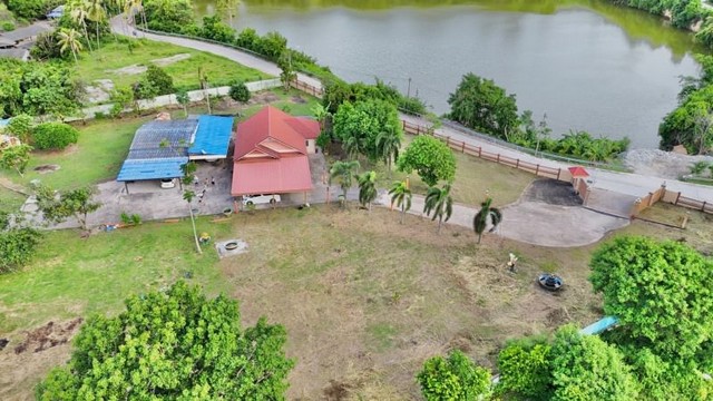 TEL :088-559 5199 คุณเอLine: https://line.me/ti/p/C0eGe0whLXขายที่ดินสวย โซนหนองรี พร้อมบ้านวิวสวยธรรมชาติ ทำเลดีมาก วิวเขาชัดเจน ใกล้บ่อน้ำ การเดินทางสะดวก เข้าออกได้หลายเส้นทาง ราคา 32 ลบ (สามารถต่อรองได้)ค่าโอน 50/50 เนื้อที่ 5-0-16 ไร่ มีบ้านหลัง 2 หลัง เข้าอยู่ได้เลย น้ำประปา ไฟฟ้าพร้อม 2 มิเตอร์ ประตูรีโมท - มีเรือนสำหรับเก็บของได้เยอะ- หรือแบ่งทำหมู่บ้านจัดสรร โกดัง คาเฟ่ร้านอาหาร - มีกำแพงรั้ว