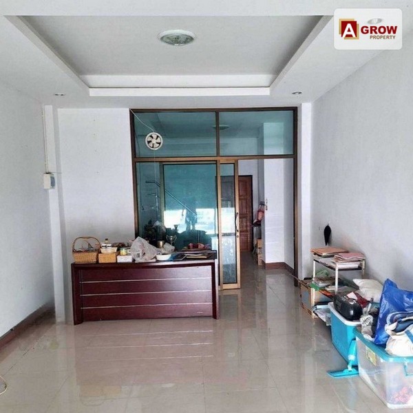 อาคารพาณิชย์3 ชั้น สภาพดี อยู่ตรงข้ามหมู่บ้านสิรัญญาวอมมี่ อ.เมือง จ.ลพบุรี