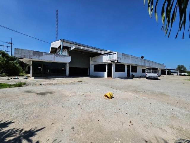 #ขายโรงงานเก่าพร้อมที่ดิน ✴️เนื้อที่10-1-77 ไร่????หนองหงษ์ พานทอง ชลบุรี???? พื้นที่สีเหลือง????ราคาขาย 29​ ล้านบาท    (โอน 50:50)????​ให้เช่าเดือนละ 250,000 บาท ประกัน 3 เดือน ล่วงหน้า 1 เดือน✴️​ เนื้อที่ 10 ไร่ 1 งาน 77   ตรว✴️โกดัง 4,000 ตารางเมตร ✴️ออฟฟิศ  ✴️บ้านพักพนักงาน ✴️ไฟฟ้า 3 เฟส ✴️ใบ รง.4 (เดิมเป็นโรงชุบสังกะสี)​สนใจติดต่อ/นัดชม☎️081-4590982​ ลฎา☎️098-9955449AddLine​: ladapa23เพจ:ขายบ้าน​ชลบุรี​ อมตะนิคมบางแสน