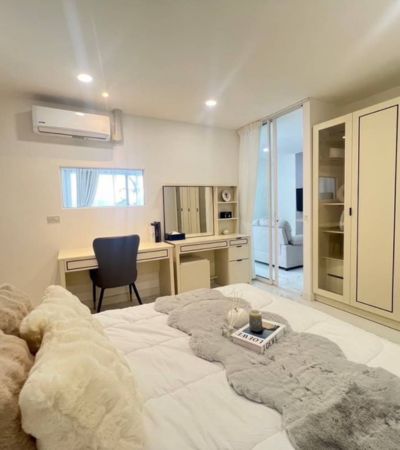 เหลือเพียง 1.69 ลบ. *ฟรีโอนAirport Home Condominiumคอนโดใกล้สนามบิน ,เซ็ลทรัลแอร์พอร์ตใกล้โรงเรียน นานาชาติหลายโรงเรียน.รายละเอียดคอนโด:1 ห้องนอน, 1 ห้องน้ำ, 40 ตร.ม. ชั้น 3 ตึก Bเฟอร์นิเจอร์บิวท์อินทั้งห้อง เครื่องใช้ไฟฟ้าครบตกแต่งสวย พร้อมเข้าอยู่.ฟรีค่าธรรมเนียมการโอน.ทำเลที่ตั้งและสิ่งอำนวยความสะดวก8 นาที ถึง เซ็นทรัลแอร์พอร์ตเชียงใหม่13 นาที ถึง รพ.สวนดอก15 นาที ถึง รพ.เชียงให