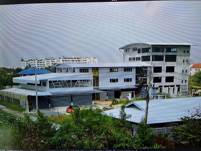 ขาย บ้าน พร้อมโกดัง ขนาด 2ไร่ 46 วา2 หลังซีคอนสแควร์ ศรีนครินทร์ ใกล้สวนหลวง ร.9 ลักษณะเด่น •เหมาะสำหรับประกอบธุรกิจ พร้อมอยู่อาศัยได้อย่างเป็นสัดส่วน•อาคารตกแต่งสไตล์ Loft พร้อมเฟอร์นิเจอร์ Built-in ไม้อย่างดี•โปร่ง ด้วยกระจกเปิดโล่งรับวิว สวนของสวนหลวง ร.9รายละเอียดทรัพย์ Property Detail: - พื้นที่ 2 ไร่ 46ตร.วา ประกอบด้วยส่วนที่1: อาคาร 5 ชั้น พื้นที่ใช้สอย 1125 ตร.ม. เหมาะสำหรับประก�