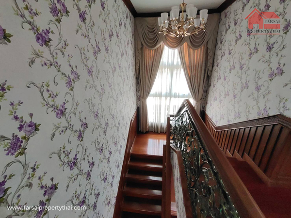 ให้เช่าบ้านคฤหาสน์ 2ชั้น สระว่ายน้ำ เนื้อที่ 200ตร.ว  5ห้องนอน 5ห้องน้ำ เฟอร์นิเจอร์ครบ ถนนเลียบทางด่วน ลาดพร้าว ราคาเช่า 250,000 บ/ด