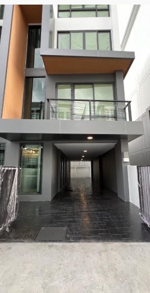 ให้เช่าโฮมออฟฟิศ 5 ชั้น JW Park RAMA 9 ถนนกรุงเทพกรีฑา มีลิฟต์ ใกล้ เดอะเมอล์บางกะปิ