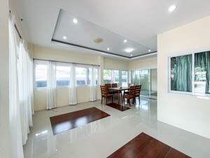 Luxury Sea View Shop House for Sale in Koh Samui furnished 3-story shop house 6 bedrooms, 5 bathrooms Bophut Koh Samui