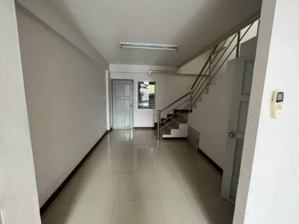 ขายทาวน์เฮ้าส์ 3 ชั้น ทำเลทอง 6.7 ล้านบาท เดินทางสะดวก เซนเฟส ติดวงแหวนรอบ 1