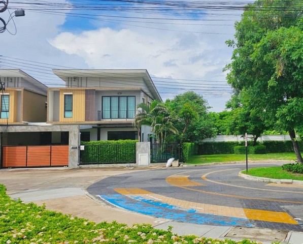 ขายบ้านเดี่ยว เดอะคอนเนคหลักสี่-ดอนเมือง ใกล้รถไฟฟ้าสายสีแดง 500 เมตร บ้านสวยพร้อมเข้าอยู่บ้านตกแต่ง style minimal ดีไซน์เรียบง่าย สวย ดูดี เน้นพื้นที่สีเขียว อากาศถ่ายเท รับแสงธรรมชาติและลมได้อย่างเต็มที่ที่ตั้ง: ซอย ช่างอากาศอุทิศ 10 แยก 1-2 แขวงดอนเมือง เขตดอนเมืองรายละเอียดบ้าน- บ้าน 2 ชั้น - ที่ดิน 51 ตารางวา - พื้นที่ใช้สอย 205 ตร.ม.- 4 ห้องนอน 3 ห้องน้ำ 1 ห้องรับแขก - บ้านเล�