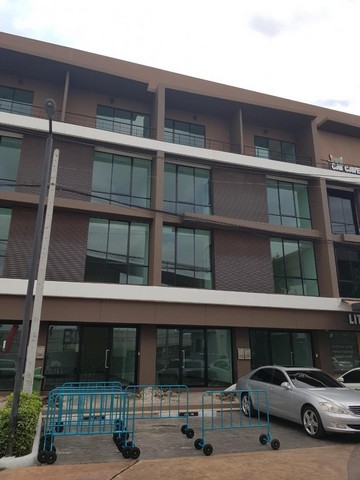 รหัสC6314 ให้เช่าโฮมออฟฟิศ 4ชั้น 2คูหา โครงการ BIZ พัฒนาการ เหมาะทำออฟฟิศ สำนักงาน**ให้เช่า**ราคาเช่า 65,000 บาท/เดือน ( มัดจำ2 ล่วงหน้า1 )โทร : 095-823 9789 คิทLine id : candy.456Line Add Friend : https://line.me/ti/p/rHhjrvhm_zโทร : 091-782 8924 ต้นLine : seng.456Line Add Friend : https://line.me/ti/p/iHsUxP2IlTโฮมออฟฟิศ 4ชั้น 2คูหา โครงการ BIZ อ่อนนุช พัฒนาการ เหมาะทำสำนักงานเนื้อที่ 36 ตารางวา  พื้นที่ 600 ตารางเมตร1 ห้องประชุม1 ห้องรับรอง1 ห้องผู้บริหาร6 ห้องน้ำแอร์ 8 เครื่องที่จอด