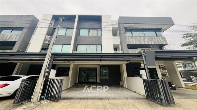 ขายทาวน์โฮมพร้อมผู้เช่า ถ.เชียงใหม่-หางดง อ.หางดง จ.เชียงใหม่ ขนาดที่ดิน 23.50 ตร.ว. พื้นที่ใช้สอย 199 ตร.ม. 3 ชั้น 3 ห้องนอน 4 ห้องน้ำ เดินทางเพียง 10 นาที ถึงสนามบิน โครงการมีสิ่งอำนวยความสะดวก เช่น สระว่ายน้ำ ฟิตเนส สวน สนามเด็กเล่น คลับเฮ้าส์ พร้อมระบบรักษาความปลอดภัยภายในโครงการ CCTV และเจ้าหน้าที่รักษาความปลอดภัยขาย 7,490,000 บาท(รหัสทรัพย์ Th-670121-0001)Contact Us+66 (0)88 268 2000info@acuterealtyconsultant.comLine Official 