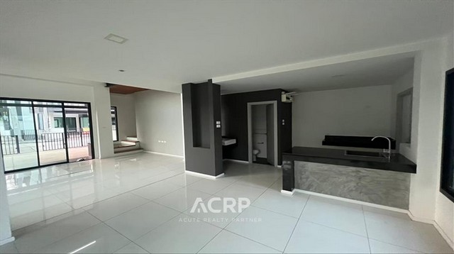 ขายหรือให้เช่าทาวน์โฮม ถ.เชียงใหม่-หางดง อ.หางดง จ.เชียงใหม่