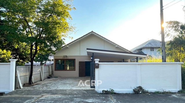 ให้เช่าบ้านชั้นเดียว ถนนโพธาราม เจ็ดยอด เชียงใหม่ 2 ห้องนอน 2 ห้องน้ำ บนที่ดิน 58 ตร.ว. พื้นที่ใช้สอย 140 ตร.ม. บ้านสวย ทำเลดี เดินทางสะดวก เข้าออกได้หลายทาง ใกล้เมืองมาก ห่างจากนิมมานเหมินทร์เพียง 2.3 กิโลเมตร และโรงพยาบาลลานนา 3.1 กิโลเมตรให้เช่า 25,000 บาท/เดือน(รหัสทรัพย์ H-661229-0002)Contact Us+66 (0)88 268 2000info@acuterealtyconsultant.comLine Official : http://lin.ee/N9TaR0qAdd friend : acuterealtychiangmaihttps://www.acr-partner.com